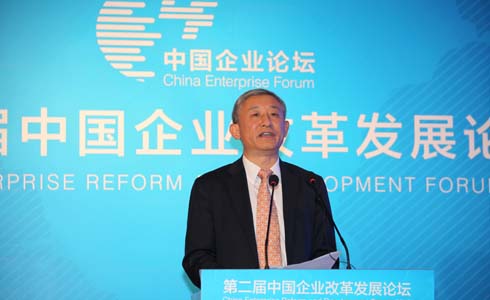 國務(wù)院國資委副秘書長、新聞發(fā)言人彭華崗主持論壇。