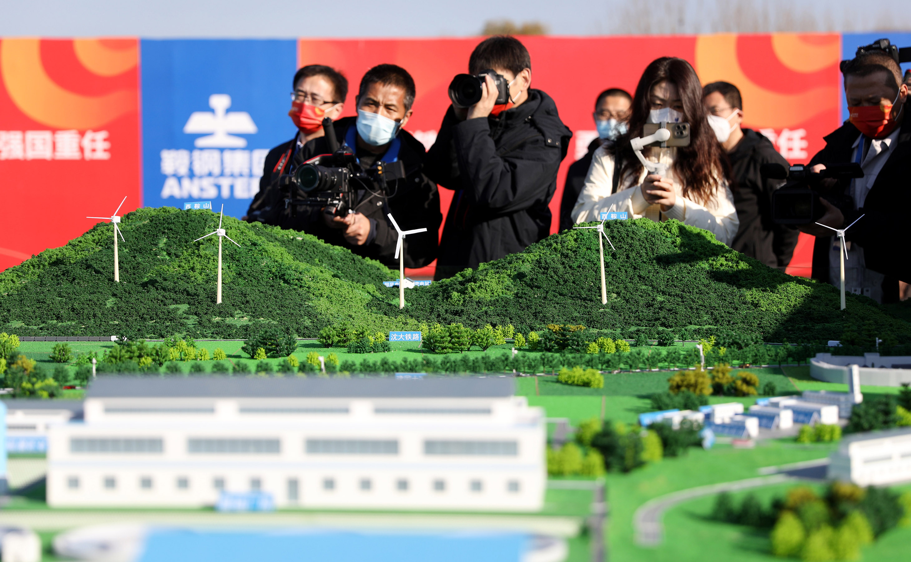 將&ldquo;鋼鐵糧食&rdquo;抓在自己手中 一批自有礦山加快上馬 鐵礦項目建設(shè)回暖　增產(chǎn)還須提&ldquo;質(zhì)&rdquo;