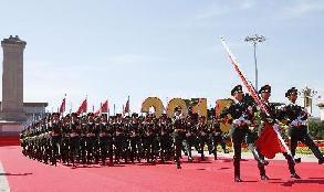 國旗護衛(wèi)隊通過天安門廣場